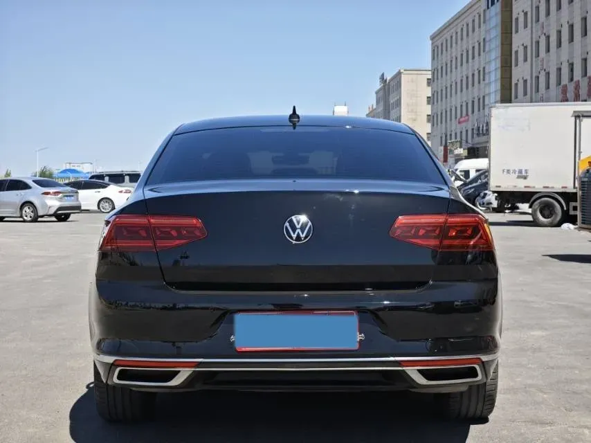 2020 Volkswagen Magotan 2.0T 186HP L4 7DCT,autocango,china used car exporter,china ev exporter,chinese used car exporter,chinese used ev exporter