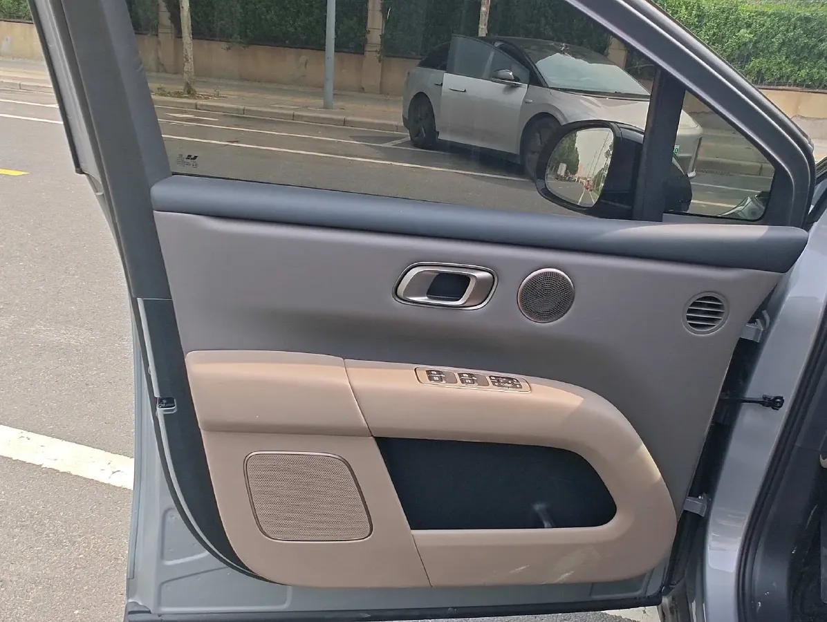 2025 Li i6 BEV,autocango,china used car exporter,china ev exporter,chinese used car exporter,chinese used ev exporter