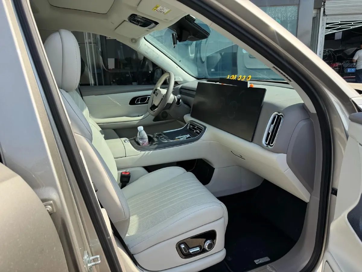 2025 Volkswagen Tiguan L 2.0T 220HP L4 7DCT,autocango,china used car exporter,china ev exporter,chinese used car exporter,chinese used ev exporter