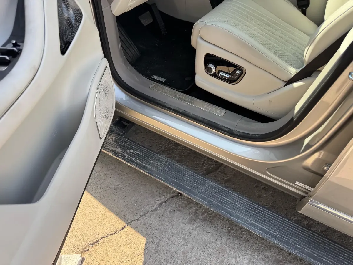 2025 Volkswagen Tiguan L 2.0T 220HP L4 7DCT,autocango,china used car exporter,china ev exporter,chinese used car exporter,chinese used ev exporter