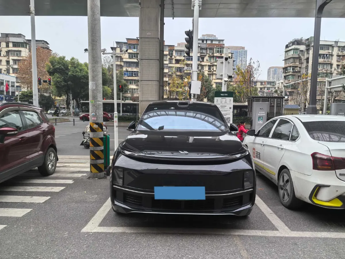 2023 Li L8 Range Extended 154HP REEV 40.9KWH,autocango,china used car exporter,china ev exporter,chinese used car exporter,chinese used ev exporter