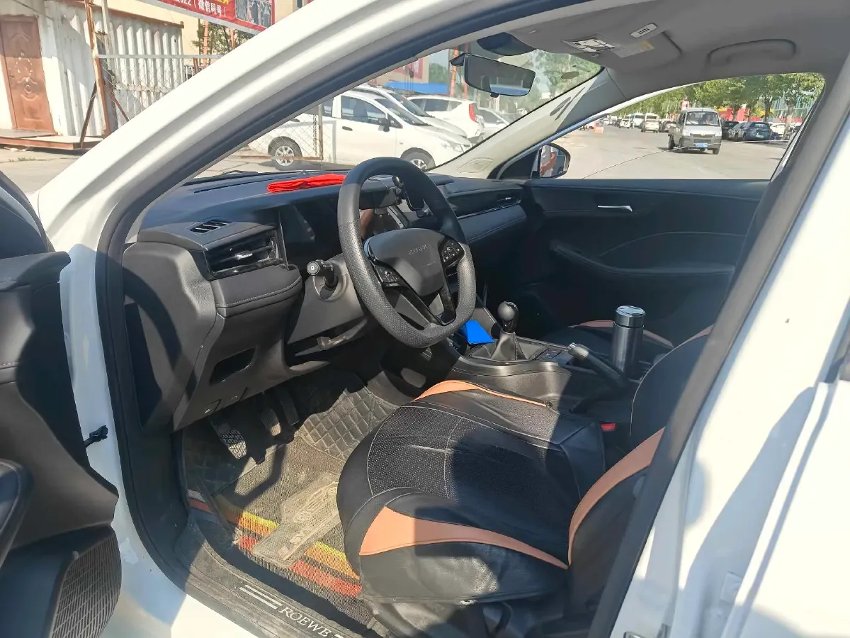 2023 Roewe i5 1.5L 129HP L4 5MT,autocango,china used car exporter,china ev exporter,chinese used car exporter,chinese used ev exporter