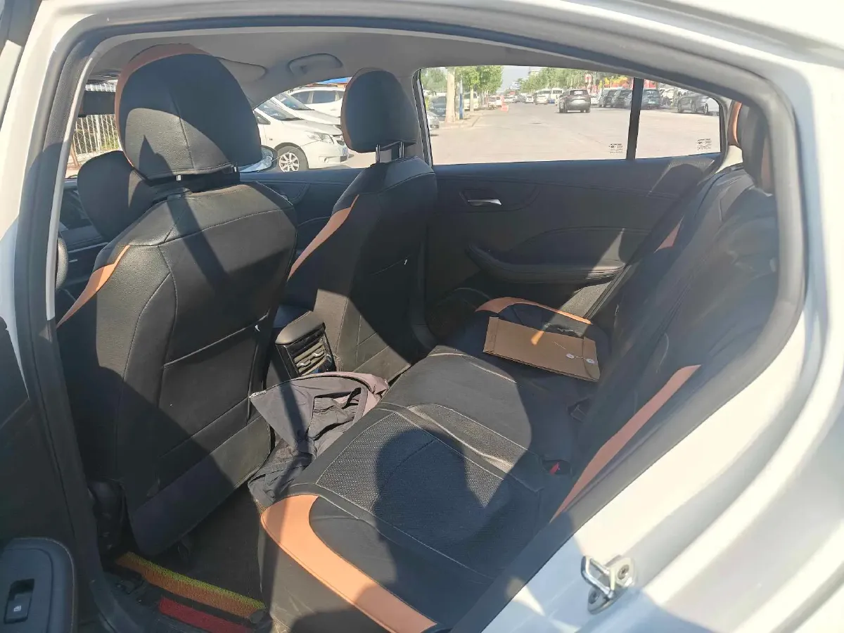 2023 Roewe i5 1.5L 129HP L4 5MT,autocango,china used car exporter,china ev exporter,chinese used car exporter,chinese used ev exporter