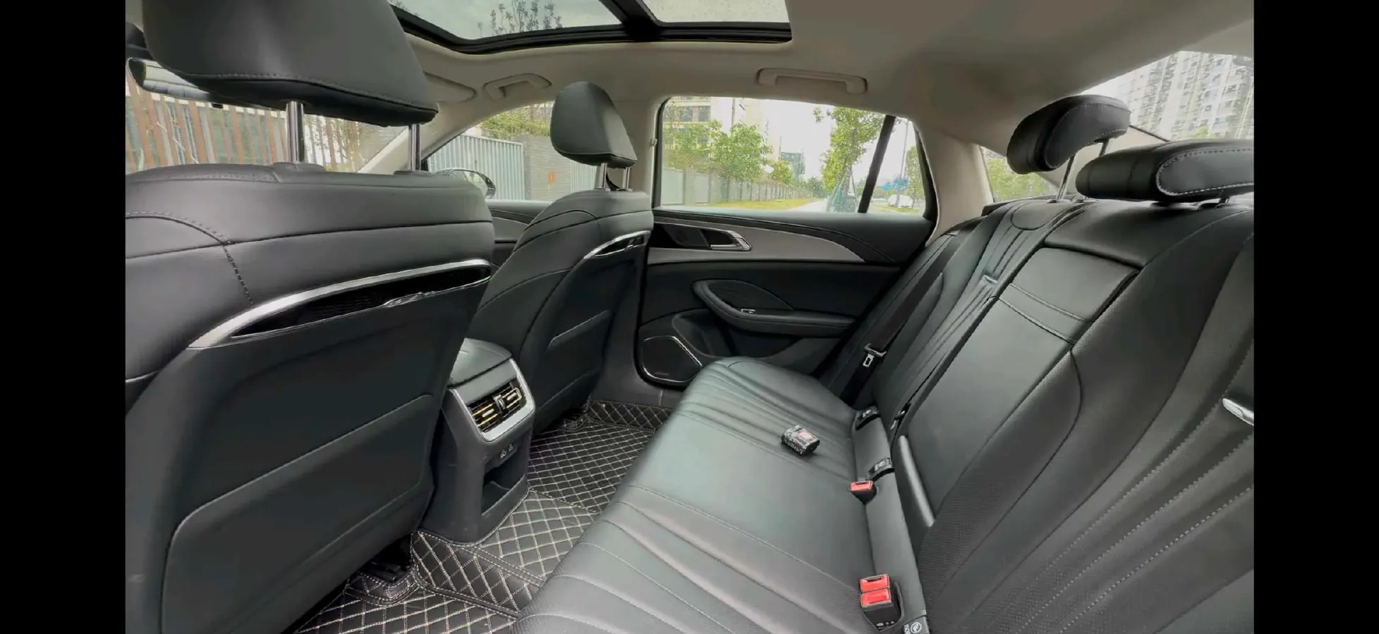 2024 HongQi H5 1.5T 169HP L4 7DCT,autocango,china used car exporter,china ev exporter,chinese used car exporter,chinese used ev exporter