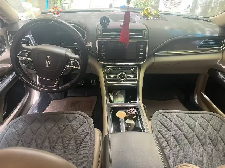 2017 Lincoln Continental 2.0T 261HP L4 6AT,autocango,china used car exporter,china ev exporter,chinese used car exporter,chinese used ev exporter