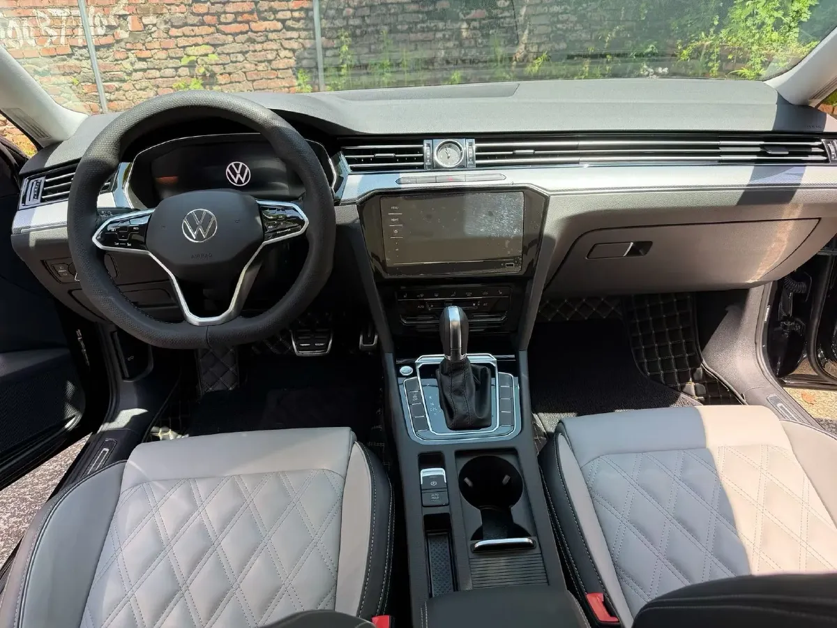2023 Volkswagen Magotan 2.0T 186HP L4 7DCT,autocango,china used car exporter,china ev exporter,chinese used car exporter,chinese used ev exporter