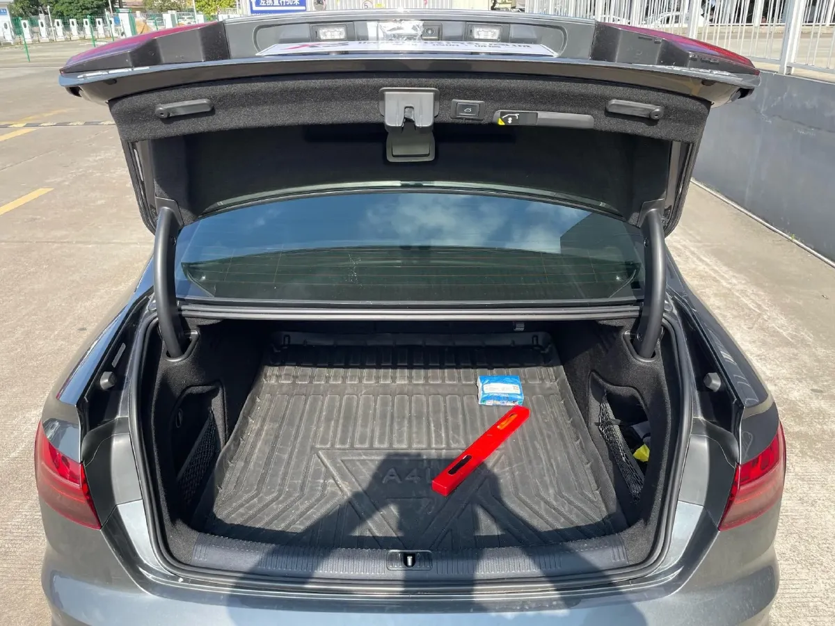 2020 Audi A4L 2.0T 190HP L4 7DCT,autocango,china used car exporter,china ev exporter,chinese used car exporter,chinese used ev exporter