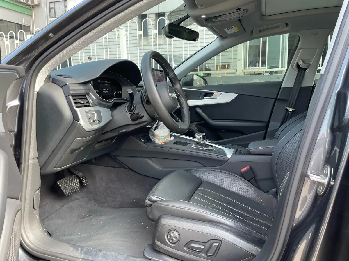 2020 Audi A4L 2.0T 190HP L4 7DCT,autocango,china used car exporter,china ev exporter,chinese used car exporter,chinese used ev exporter