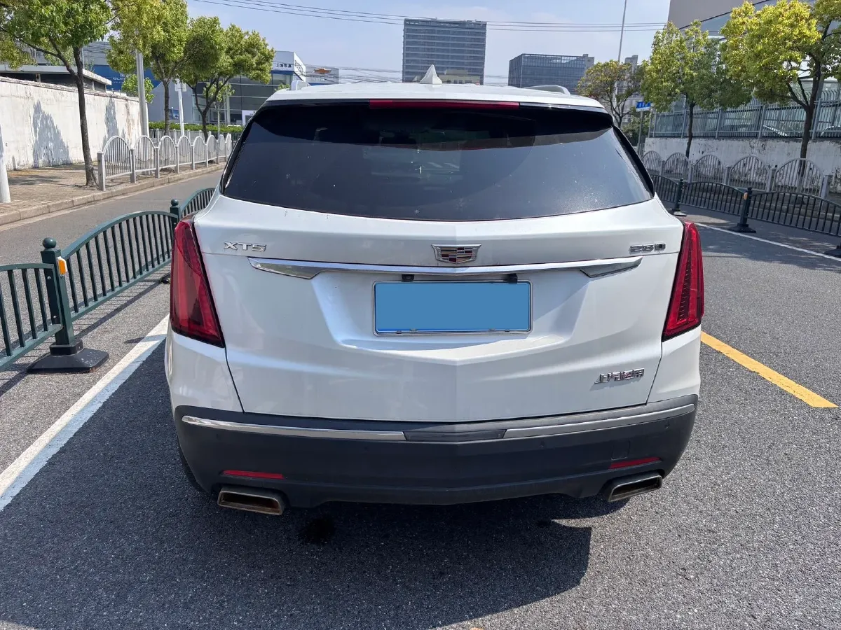 2021 Cadillac XT5 2.0T 237HP L4 9AT,autocango,china used car exporter,china ev exporter,chinese used car exporter,chinese used ev exporter