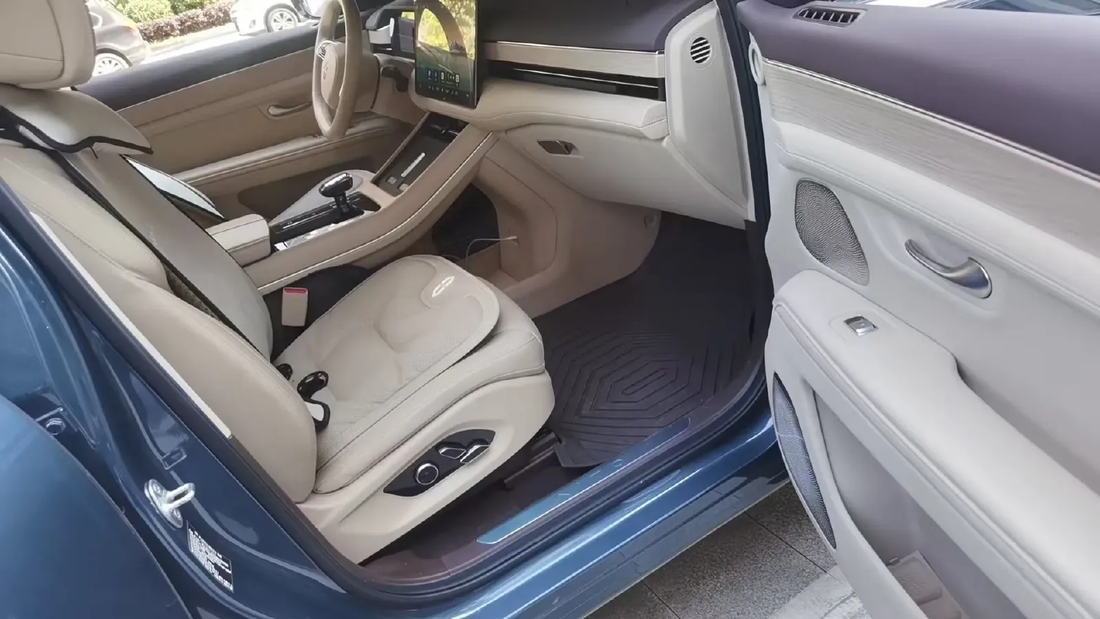 2024 AITO AITO M7 1.5T 152HP L4 REEV 42KWH,autocango,china used car exporter,china ev exporter,chinese used car exporter,chinese used ev exporter