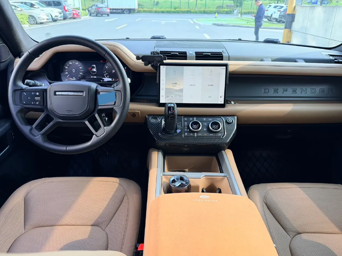 2025 Land Rover Defender 3.0T 400HP L6 8AT,autocango,china used car exporter,china ev exporter,chinese used car exporter,chinese used ev exporter