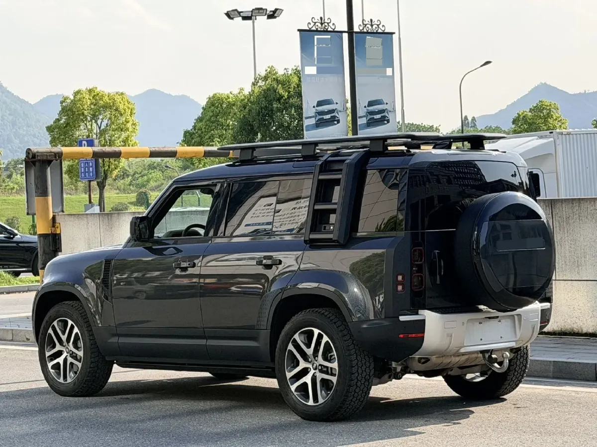 2025 Land Rover Defender 3.0T 400HP L6 8AT,autocango,china used car exporter,china ev exporter,chinese used car exporter,chinese used ev exporter