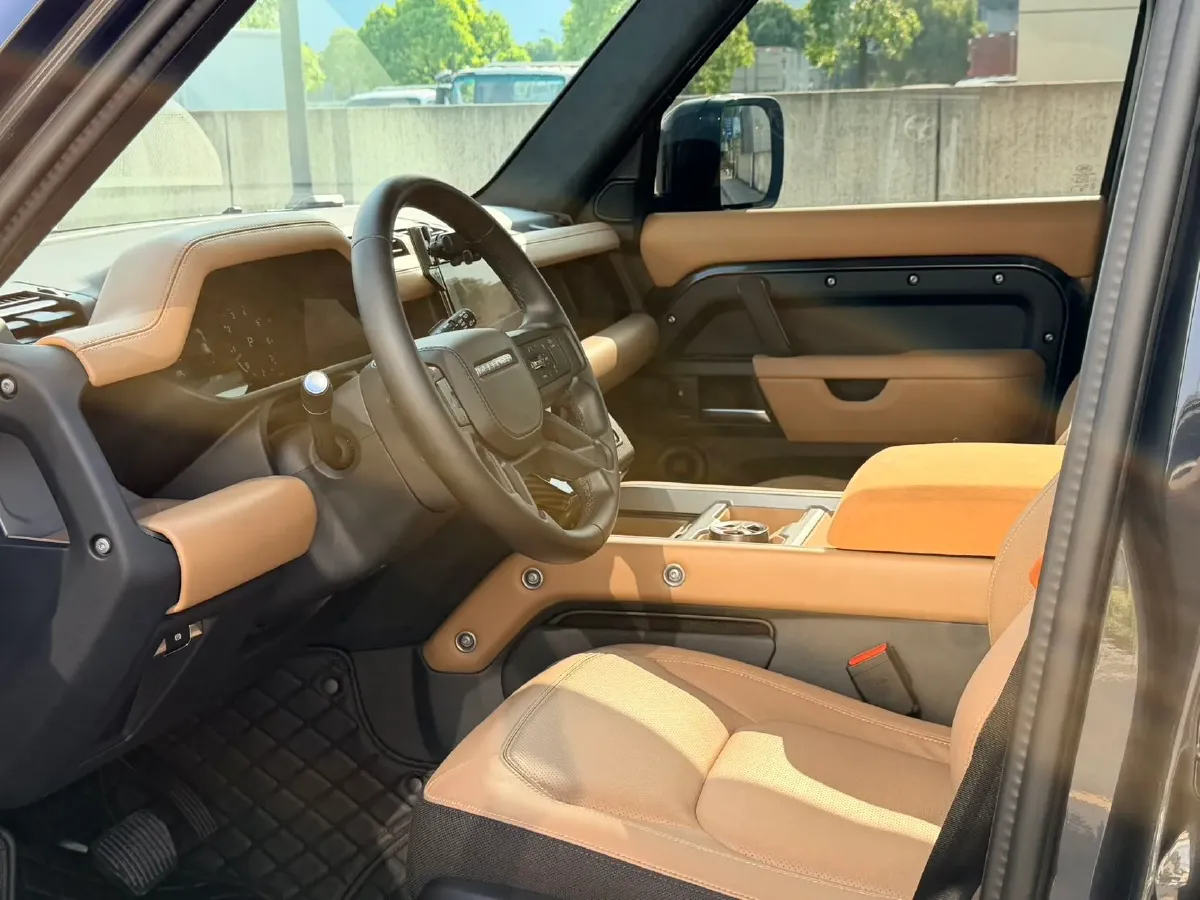 2025 Land Rover Defender 3.0T 400HP L6 8AT,autocango,china used car exporter,china ev exporter,chinese used car exporter,chinese used ev exporter