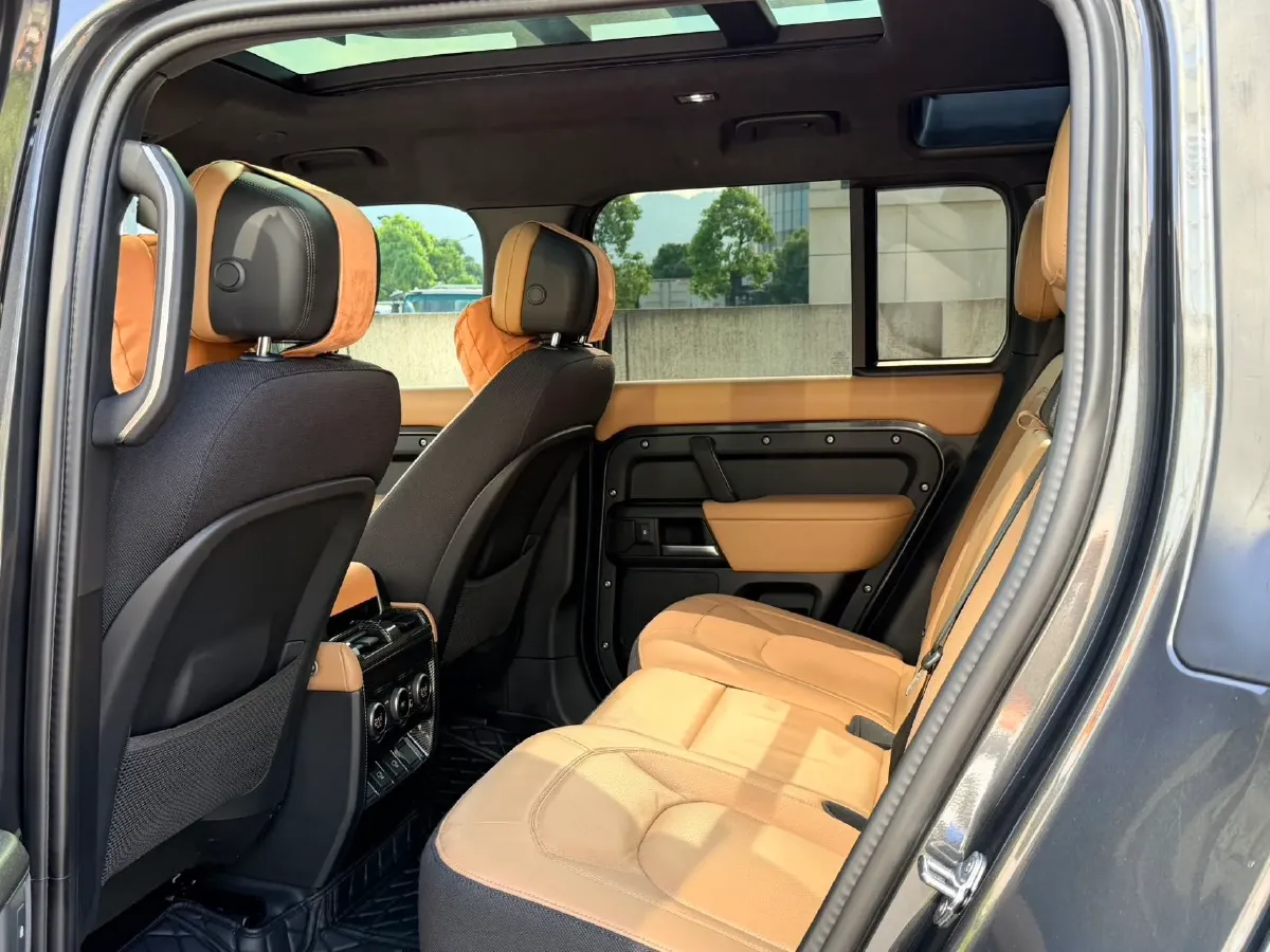 2025 Land Rover Defender 3.0T 400HP L6 8AT,autocango,china used car exporter,china ev exporter,chinese used car exporter,chinese used ev exporter