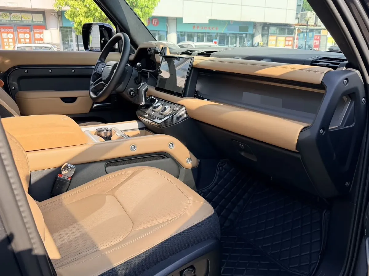 2025 Land Rover Defender 3.0T 400HP L6 8AT,autocango,china used car exporter,china ev exporter,chinese used car exporter,chinese used ev exporter