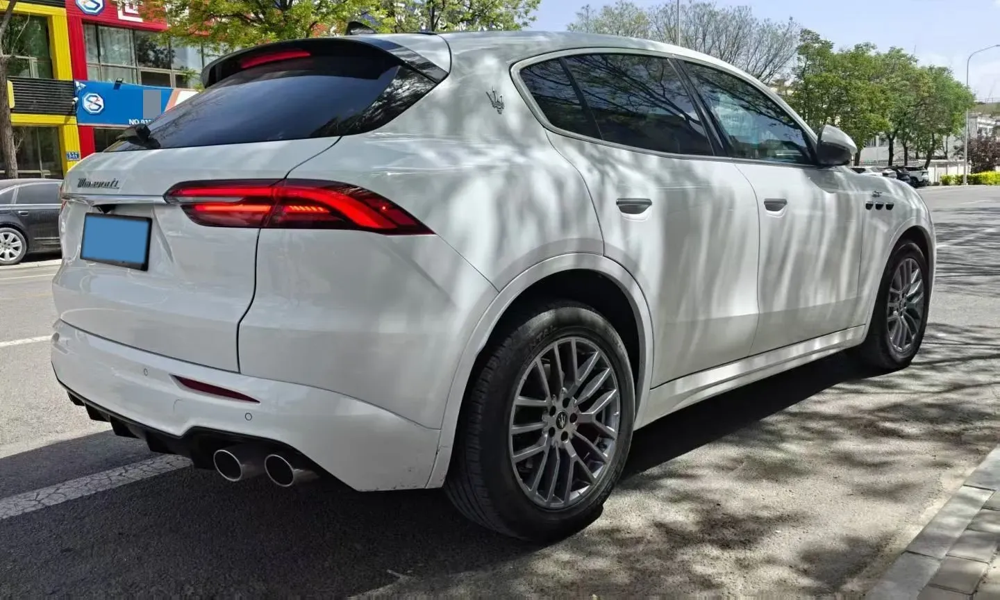 2022 Maserati Levante 2.0T 330HP L4 8AT,autocango,china used car exporter,china ev exporter,chinese used car exporter,chinese used ev exporter