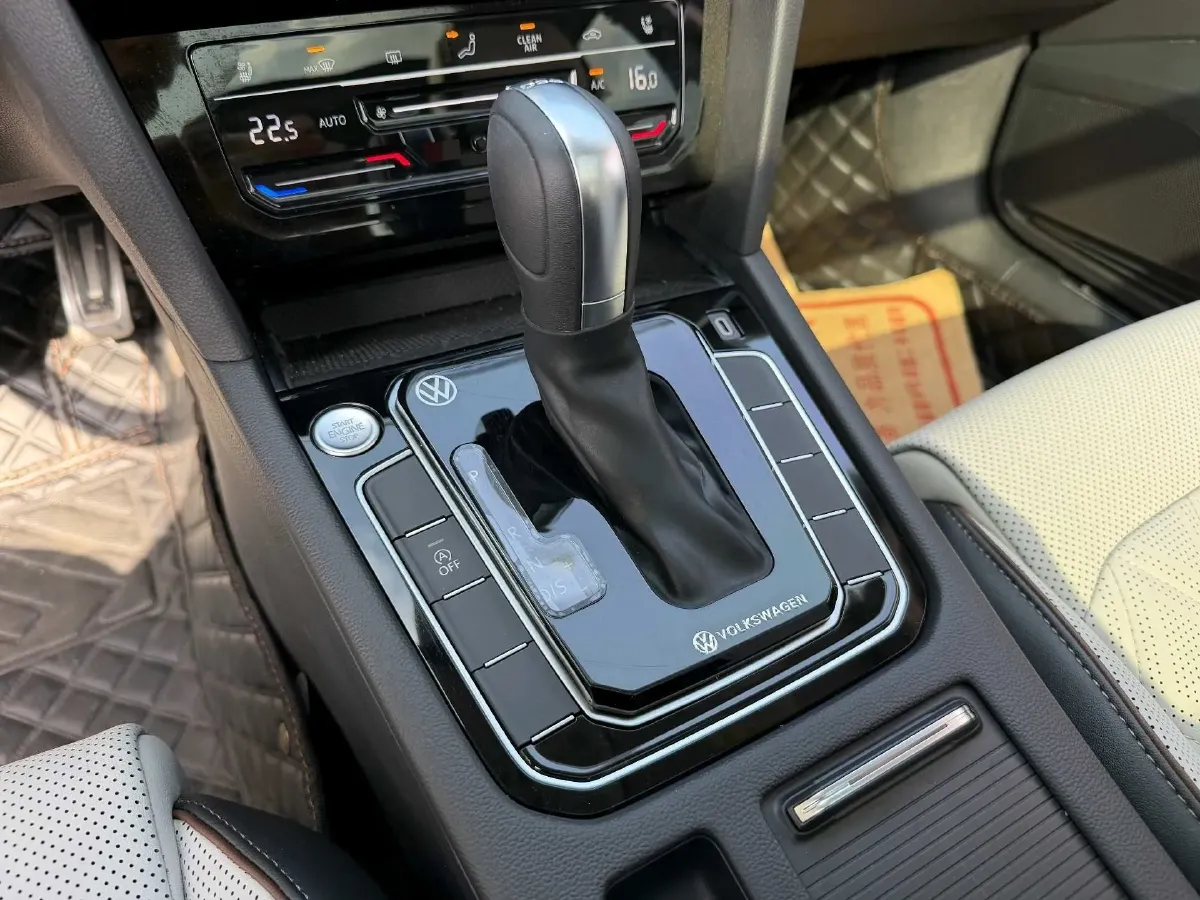 2025 Volkswagen Magotan 2.0T 186HP L4 7DCT,autocango,china used car exporter,china ev exporter,chinese used car exporter,chinese used ev exporter