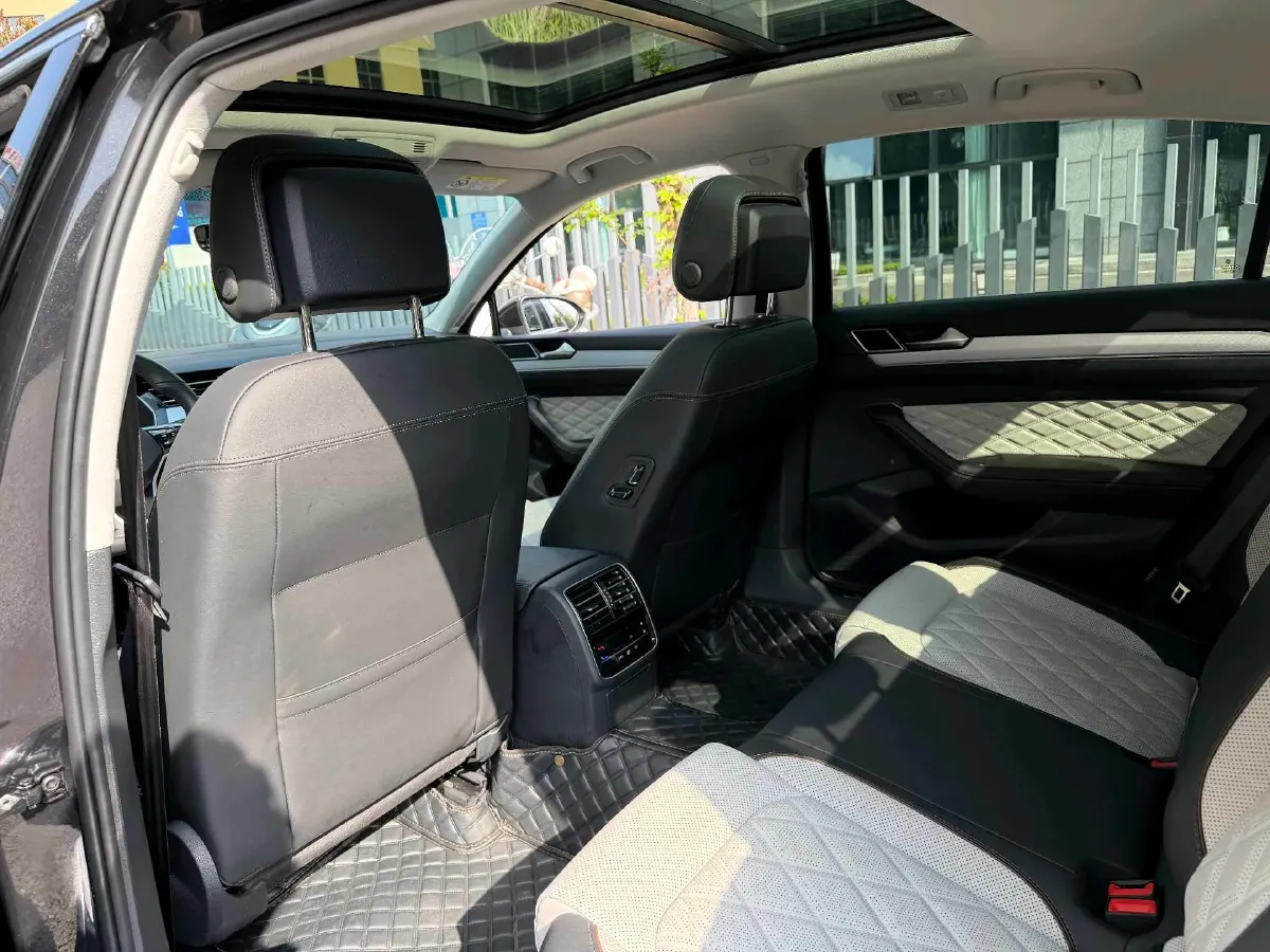 2025 Volkswagen Magotan 2.0T 186HP L4 7DCT,autocango,china used car exporter,china ev exporter,chinese used car exporter,chinese used ev exporter