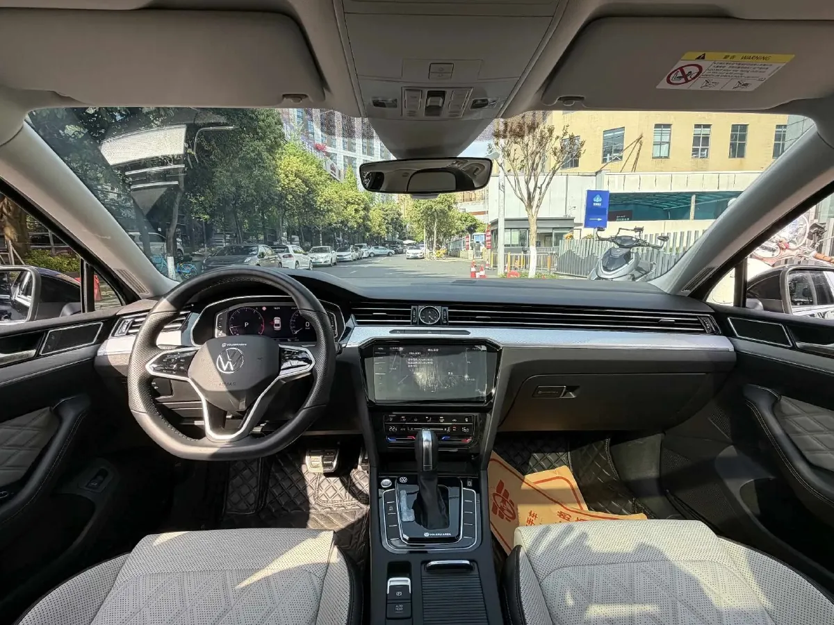 2025 Volkswagen Magotan 2.0T 186HP L4 7DCT,autocango,china used car exporter,china ev exporter,chinese used car exporter,chinese used ev exporter