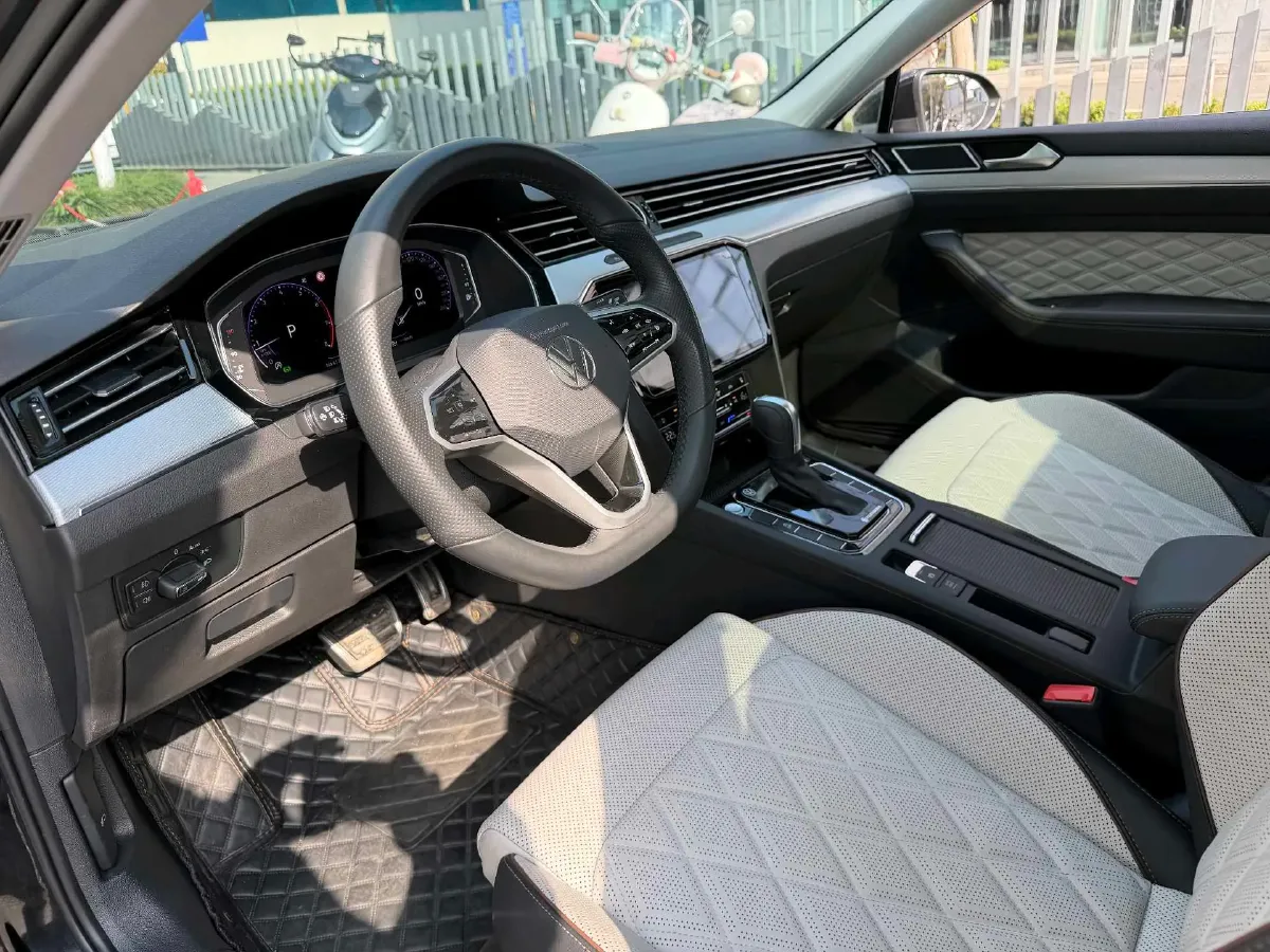 2025 Volkswagen Magotan 2.0T 186HP L4 7DCT,autocango,china used car exporter,china ev exporter,chinese used car exporter,chinese used ev exporter