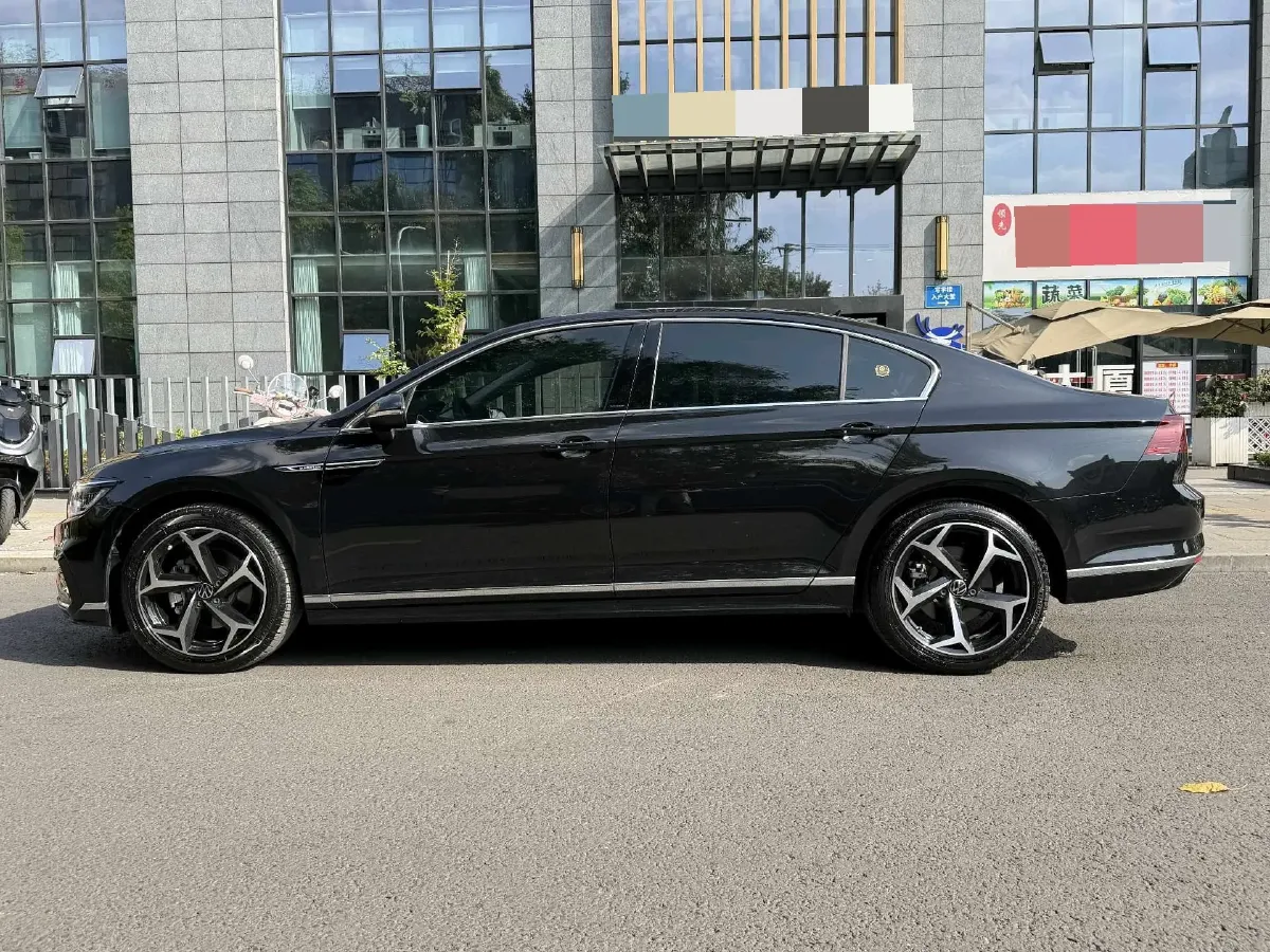 2025 Volkswagen Magotan 2.0T 186HP L4 7DCT,autocango,china used car exporter,china ev exporter,chinese used car exporter,chinese used ev exporter