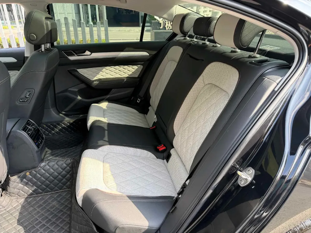 2025 Volkswagen Magotan 2.0T 186HP L4 7DCT,autocango,china used car exporter,china ev exporter,chinese used car exporter,chinese used ev exporter