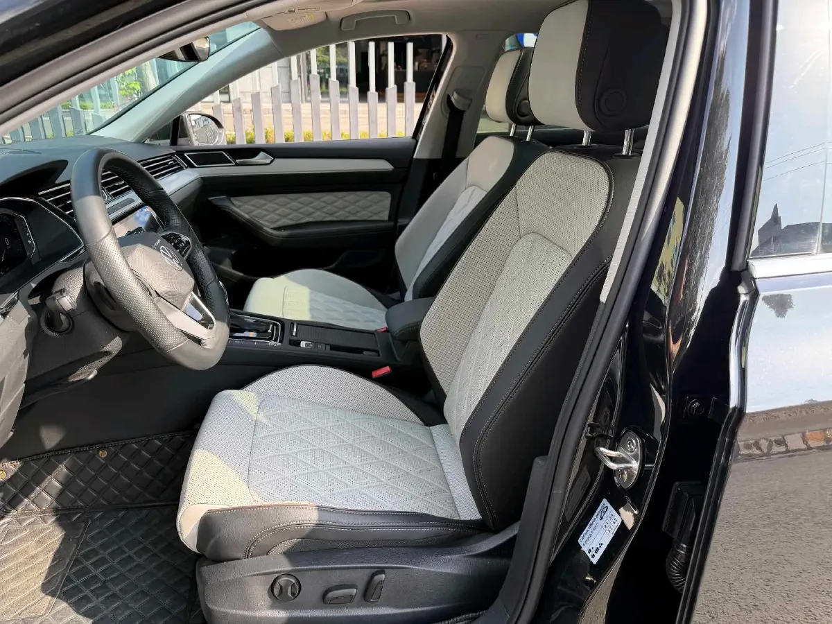 2025 Volkswagen Magotan 2.0T 186HP L4 7DCT,autocango,china used car exporter,china ev exporter,chinese used car exporter,chinese used ev exporter