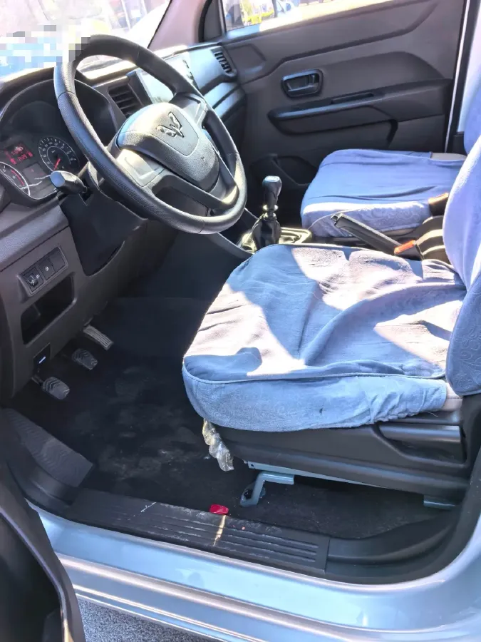 2019 WuLing HongGuang V 1.5L 99HP L4 6MT,autocango,china used car exporter,china ev exporter,chinese used car exporter,chinese used ev exporter