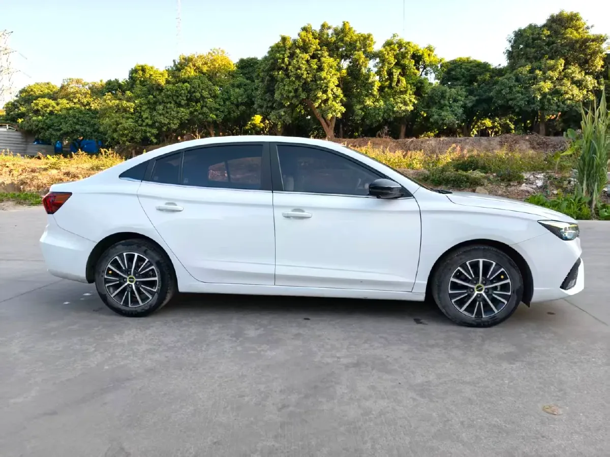 2021 Roewe i5 1.5L 120HP L4 CVT,autocango,china used car exporter,china ev exporter,chinese used car exporter,chinese used ev exporter