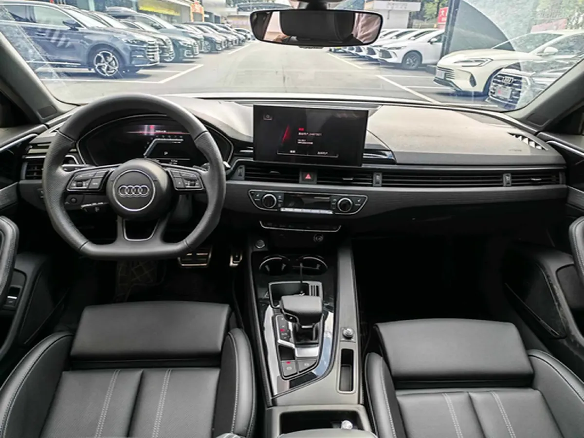 2024 Audi A4L 2.0T 190HP L4 7DCT,autocango,china used car exporter,china ev exporter,chinese used car exporter,chinese used ev exporter