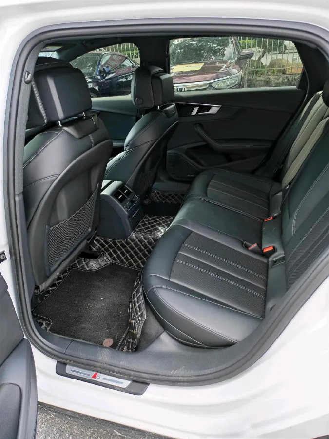 2024 Audi A4L 2.0T 190HP L4 7DCT,autocango,china used car exporter,china ev exporter,chinese used car exporter,chinese used ev exporter