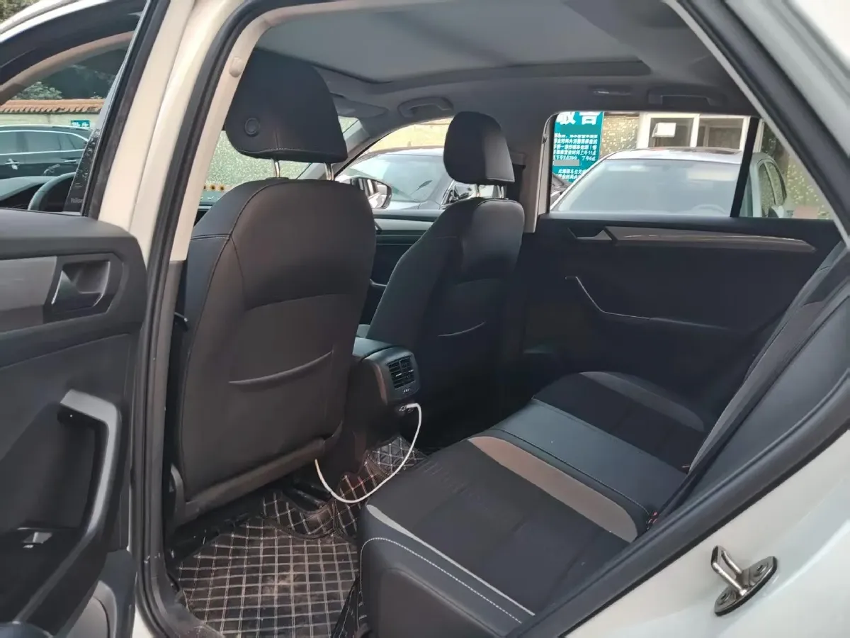 2022 Volkswagen T-Roc 1.4T 150HP L4 7DCT,autocango,china used car exporter,china ev exporter,chinese used car exporter,chinese used ev exporter