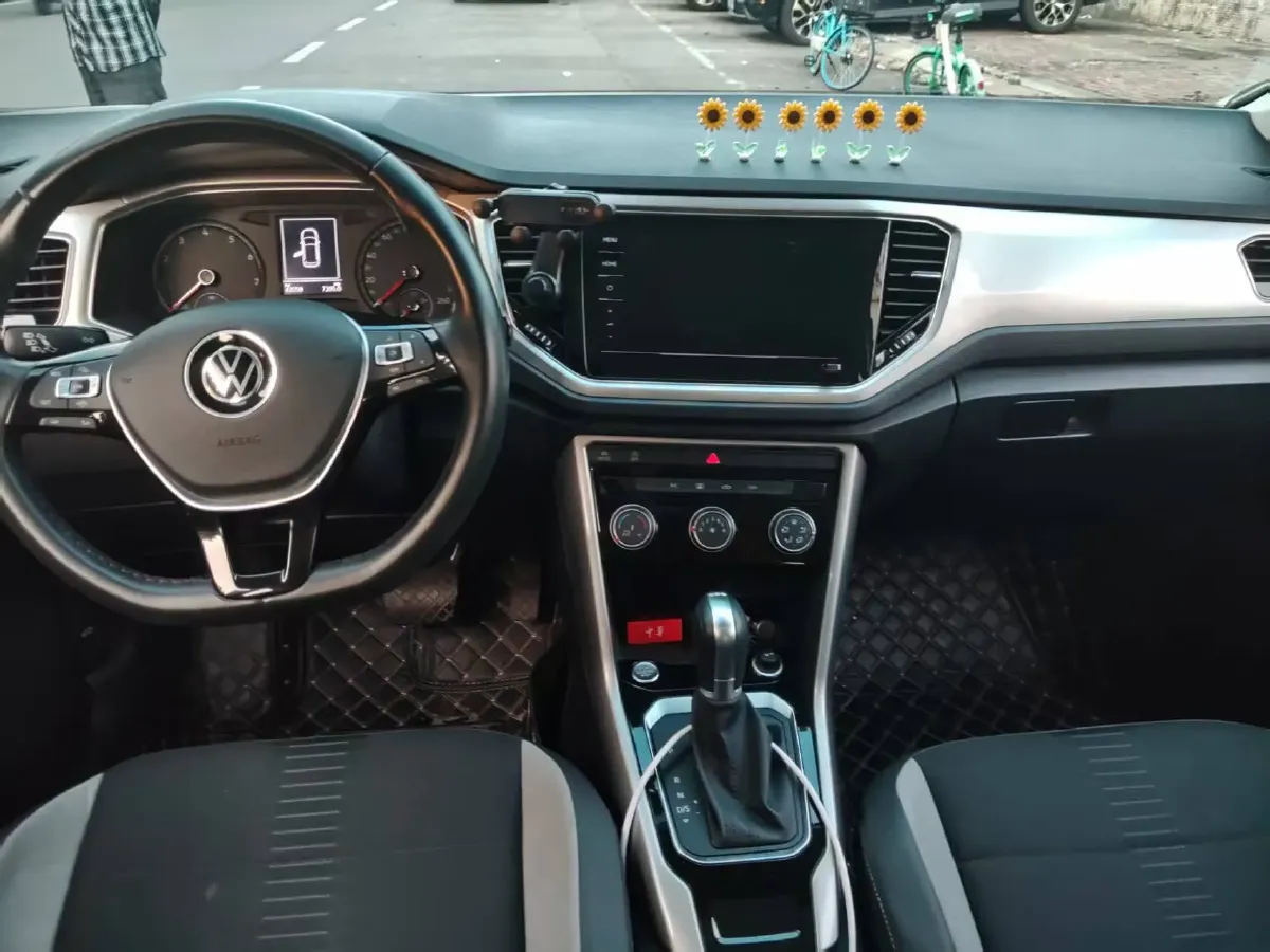 2022 Volkswagen T-Roc 1.4T 150HP L4 7DCT,autocango,china used car exporter,china ev exporter,chinese used car exporter,chinese used ev exporter