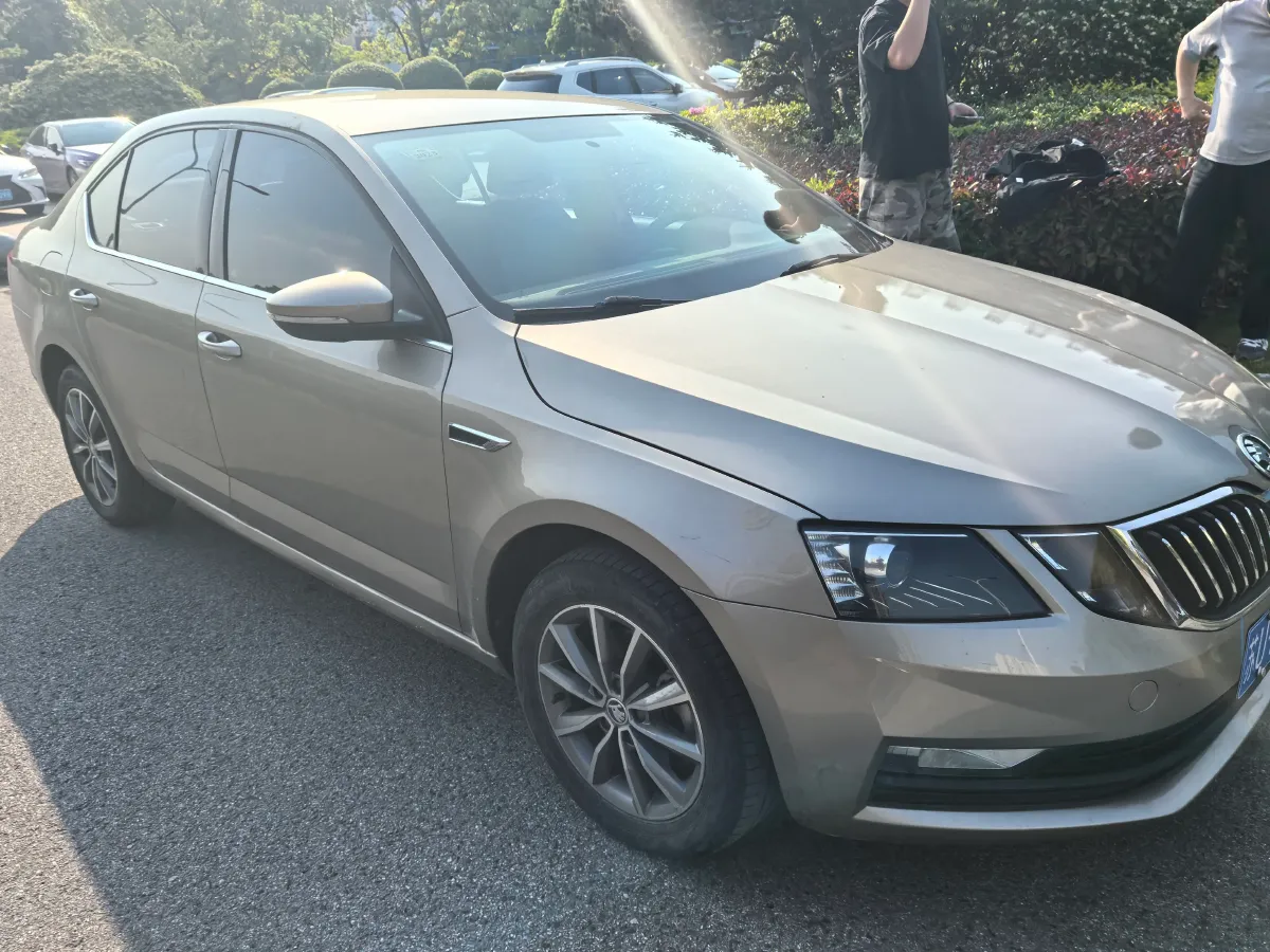 2020 Skoda Octavia 1.5L 113HP L4 6AT,autocango,china used car exporter,china ev exporter,chinese used car exporter,chinese used ev exporter