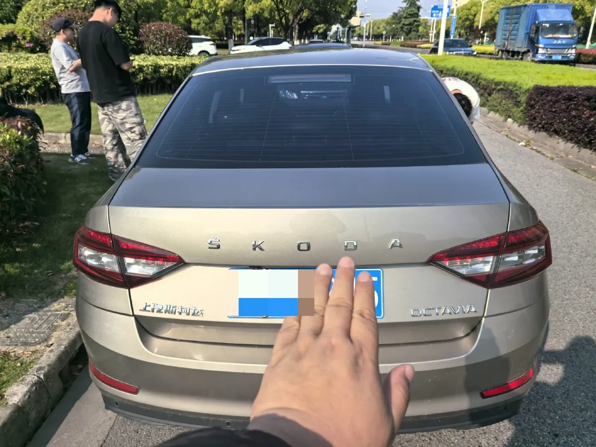 2020 Skoda Octavia 1.5L 113HP L4 6AT,autocango,china used car exporter,china ev exporter,chinese used car exporter,chinese used ev exporter