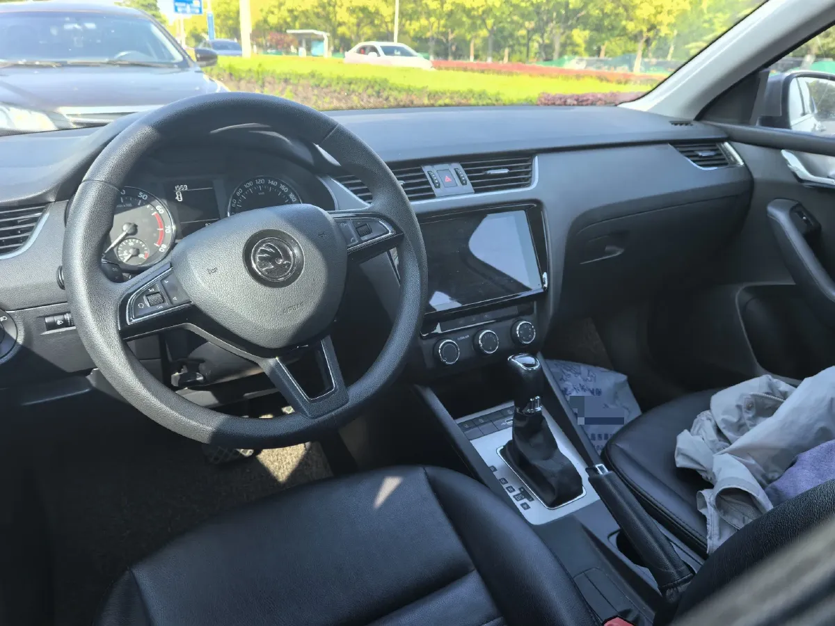 2020 Skoda Octavia 1.5L 113HP L4 6AT,autocango,china used car exporter,china ev exporter,chinese used car exporter,chinese used ev exporter