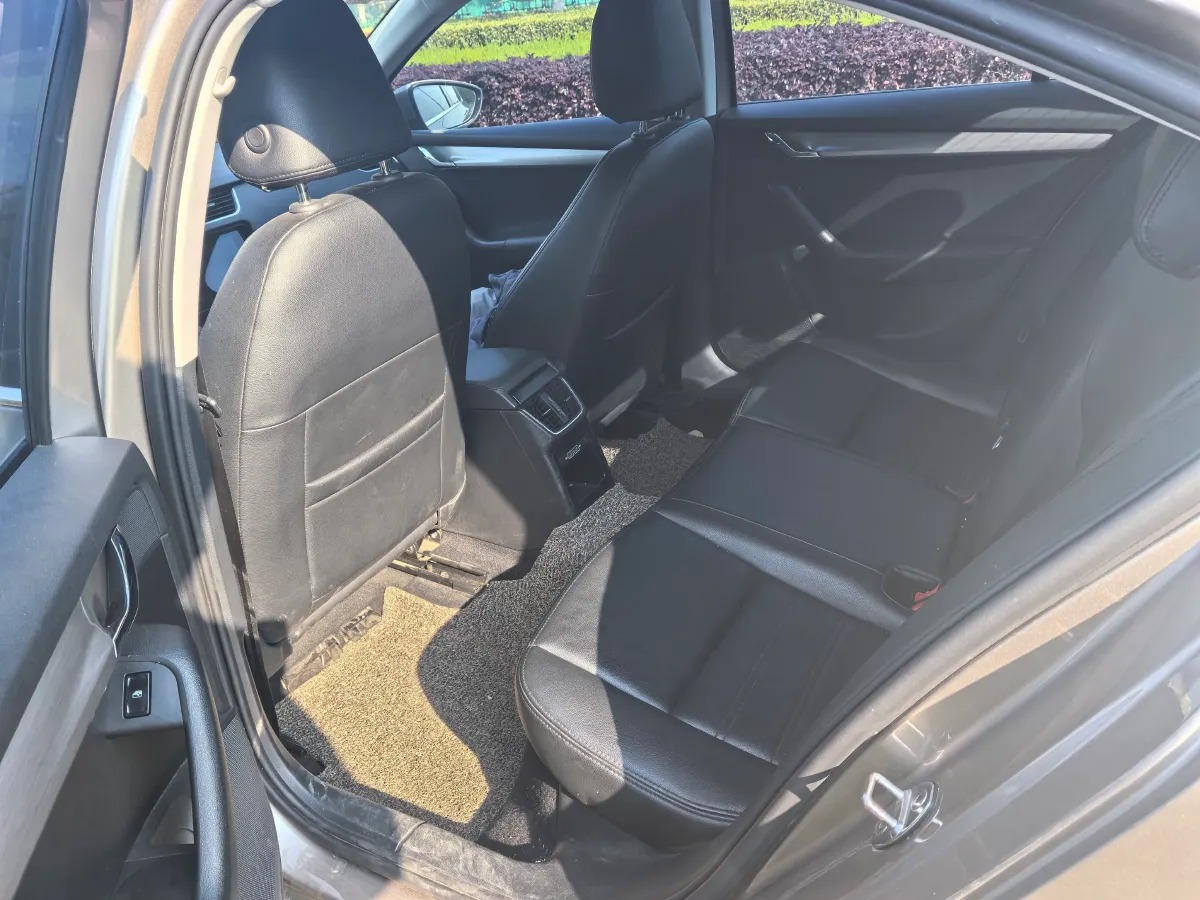 2020 Skoda Octavia 1.5L 113HP L4 6AT,autocango,china used car exporter,china ev exporter,chinese used car exporter,chinese used ev exporter