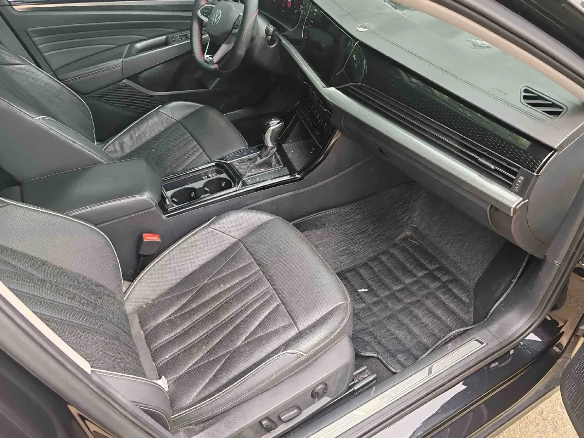 2021 Volkswagen Passat 2.0T 186HP L4 7DCT,autocango,china used car exporter,china ev exporter,chinese used car exporter,chinese used ev exporter