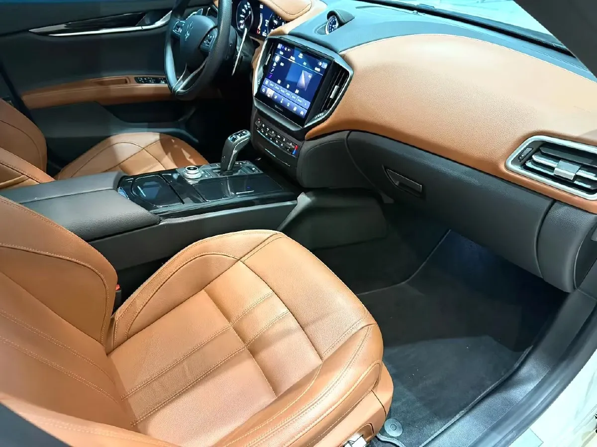 2022 Maserati Ghibli 3.0T 350HP V6 8AT,autocango,china used car exporter,china ev exporter,chinese used car exporter,chinese used ev exporter