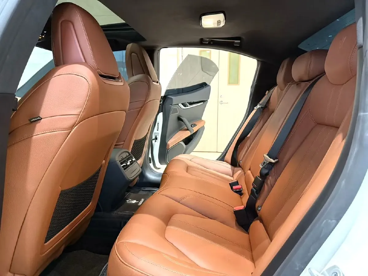 2022 Maserati Ghibli 3.0T 350HP V6 8AT,autocango,china used car exporter,china ev exporter,chinese used car exporter,chinese used ev exporter