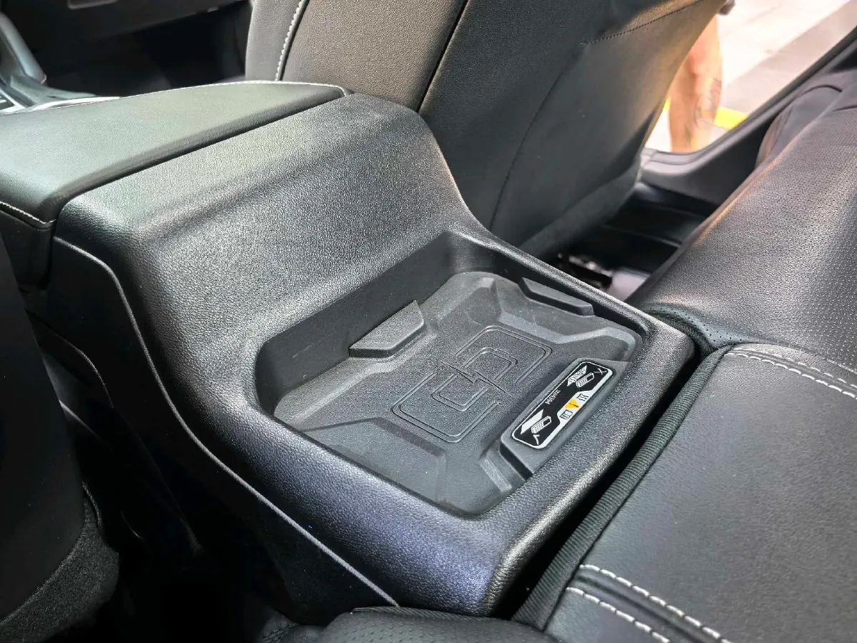 2017 Chevrolet Camaro 2.0T 275HP L4 8AT,autocango,china used car exporter,china ev exporter,chinese used car exporter,chinese used ev exporter