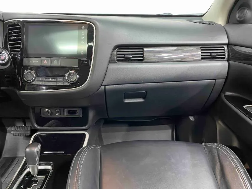 2019 Mitsubishi Outlander 2.4L 192HP L4 CVT,autocango,china used car exporter,china ev exporter,chinese used car exporter,chinese used ev exporter