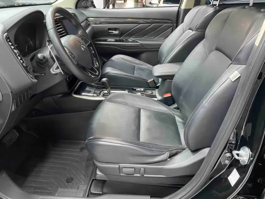 2019 Mitsubishi Outlander 2.4L 192HP L4 CVT,autocango,china used car exporter,china ev exporter,chinese used car exporter,chinese used ev exporter