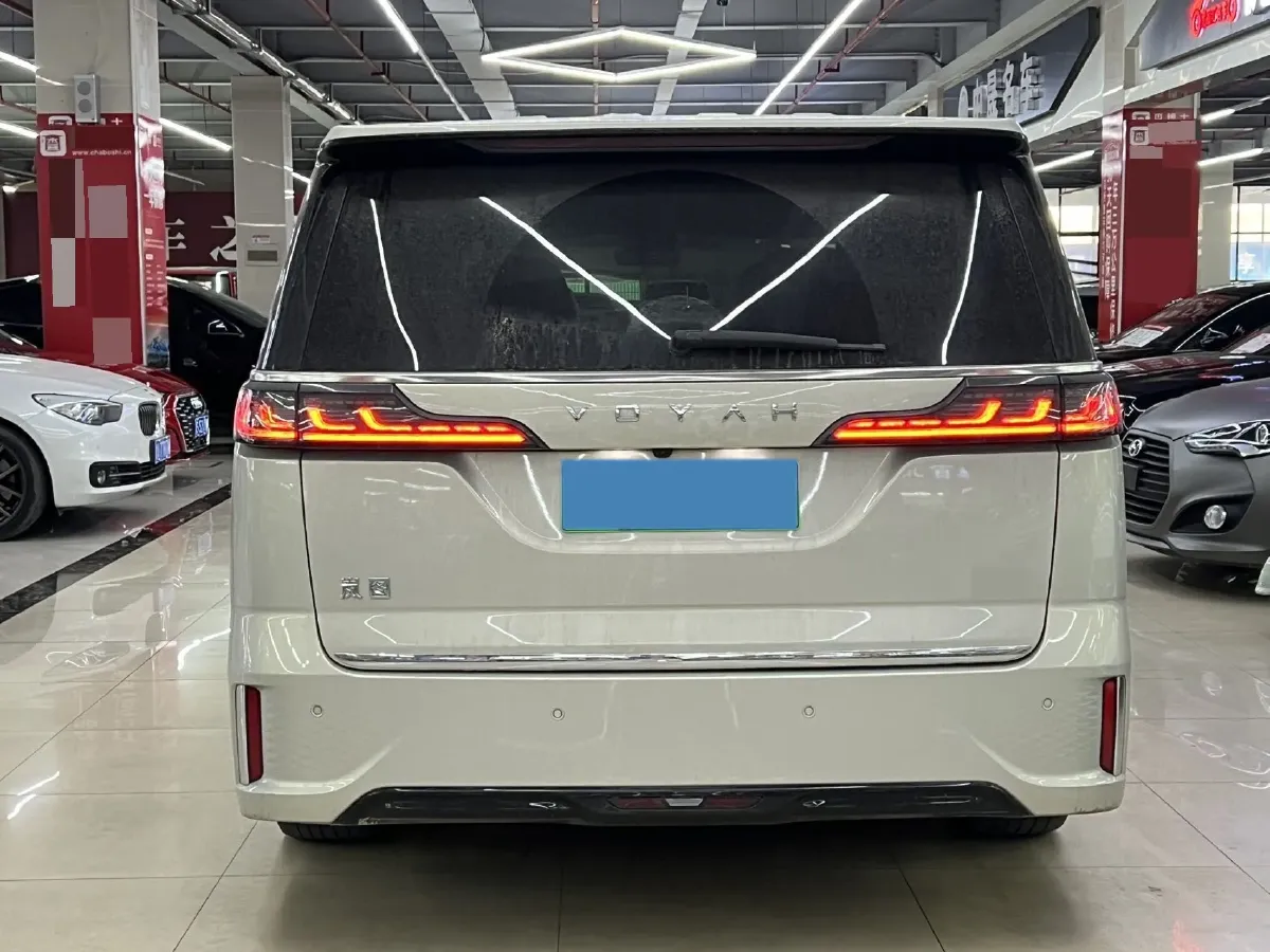 2024 Voyah Dream 1.5T 150HP L4 PHEV 43KWH,autocango,china used car exporter,china ev exporter,chinese used car exporter,chinese used ev exporter