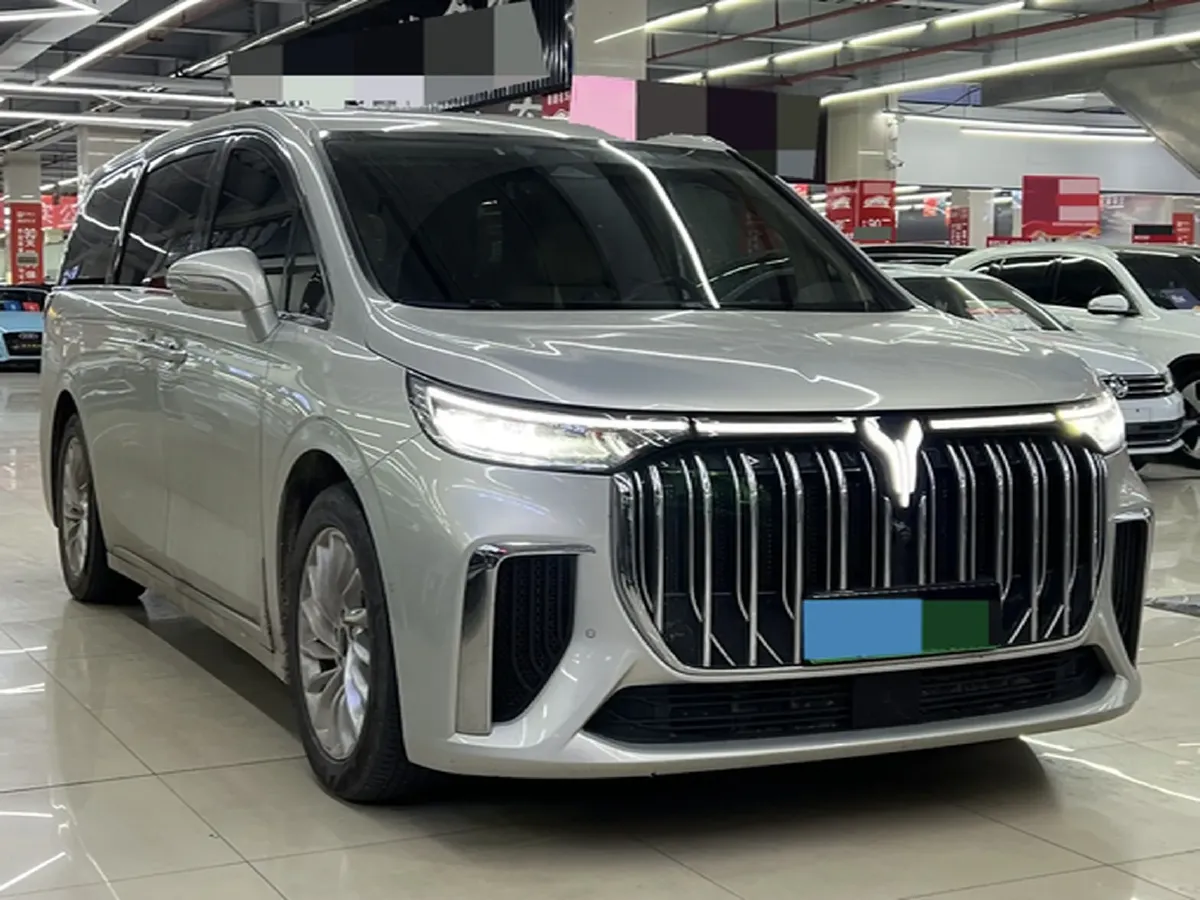 2024 Voyah Dream 1.5T 150HP L4 PHEV 43KWH,autocango,china used car exporter,china ev exporter,chinese used car exporter,chinese used ev exporter