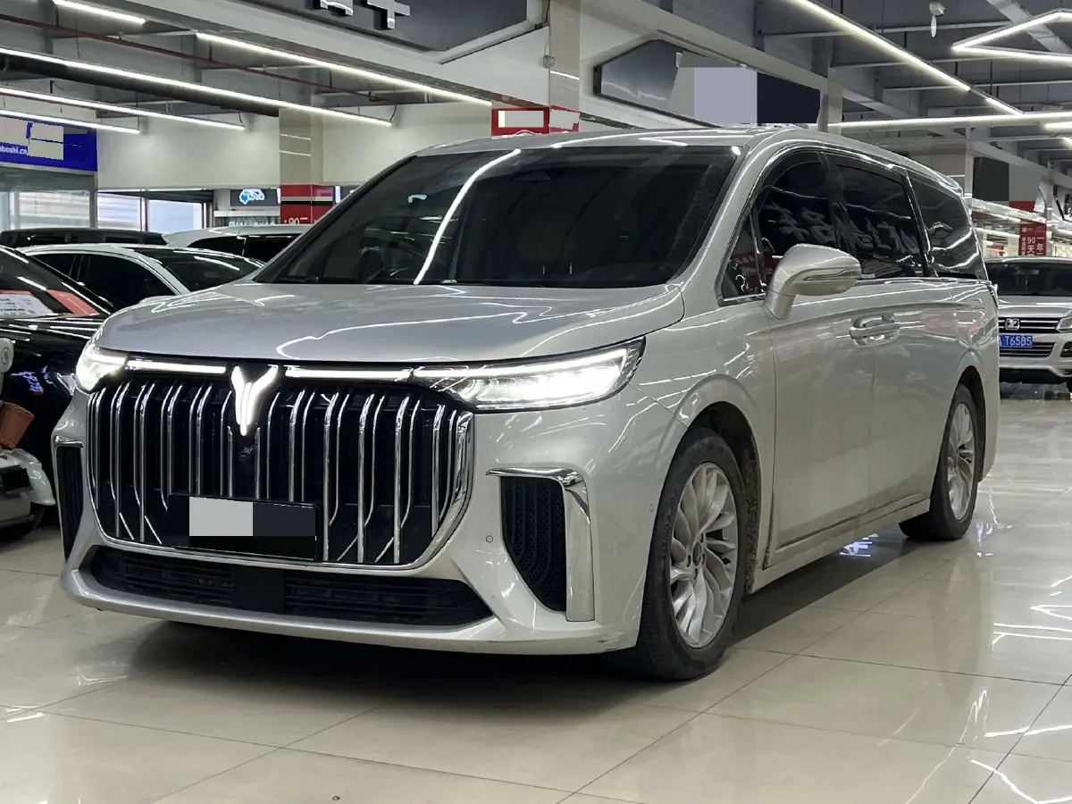 2024 Voyah Dream 1.5T 150HP L4 PHEV 43KWH,autocango,china used car exporter,china ev exporter,chinese used car exporter,chinese used ev exporter