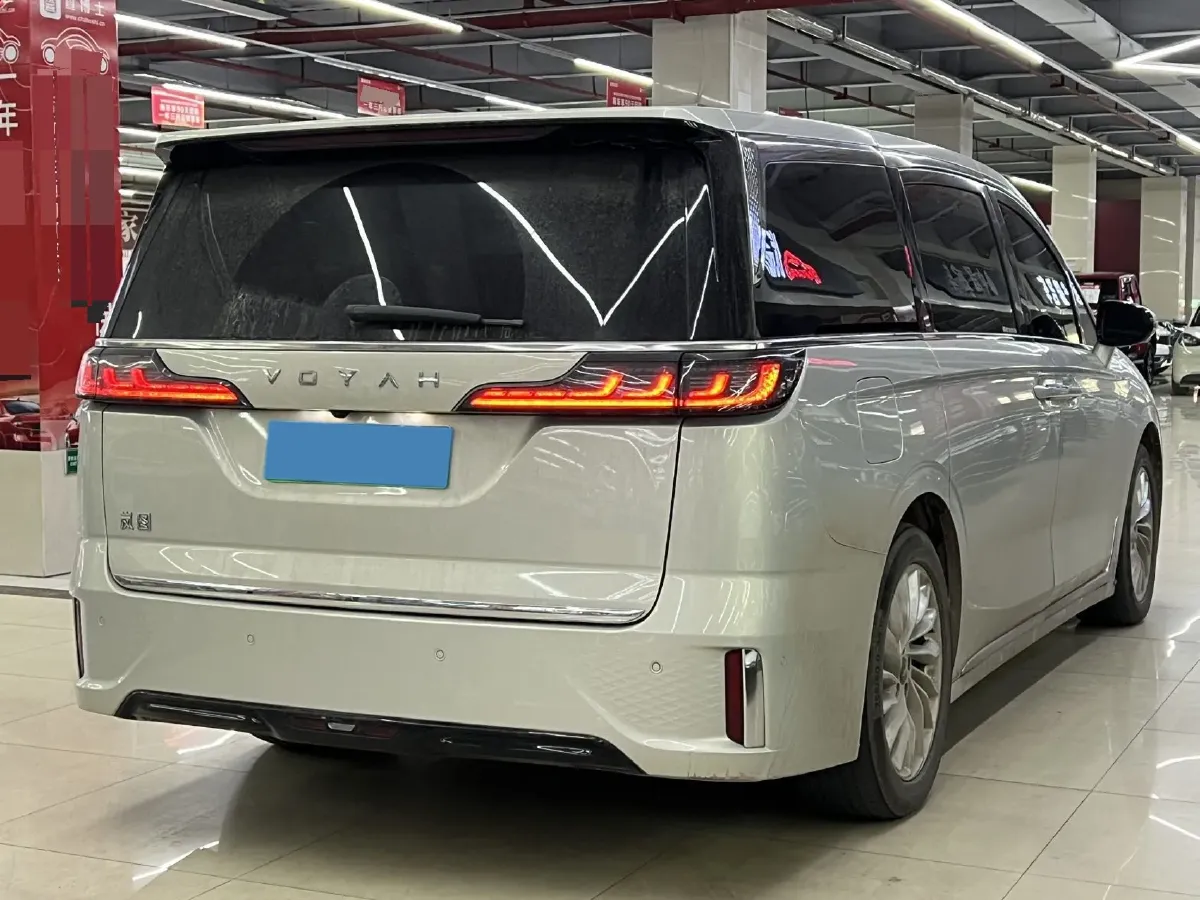 2024 Voyah Dream 1.5T 150HP L4 PHEV 43KWH,autocango,china used car exporter,china ev exporter,chinese used car exporter,chinese used ev exporter