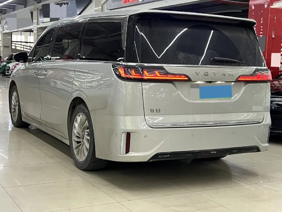 2024 Voyah Dream 1.5T 150HP L4 PHEV 43KWH,autocango,china used car exporter,china ev exporter,chinese used car exporter,chinese used ev exporter