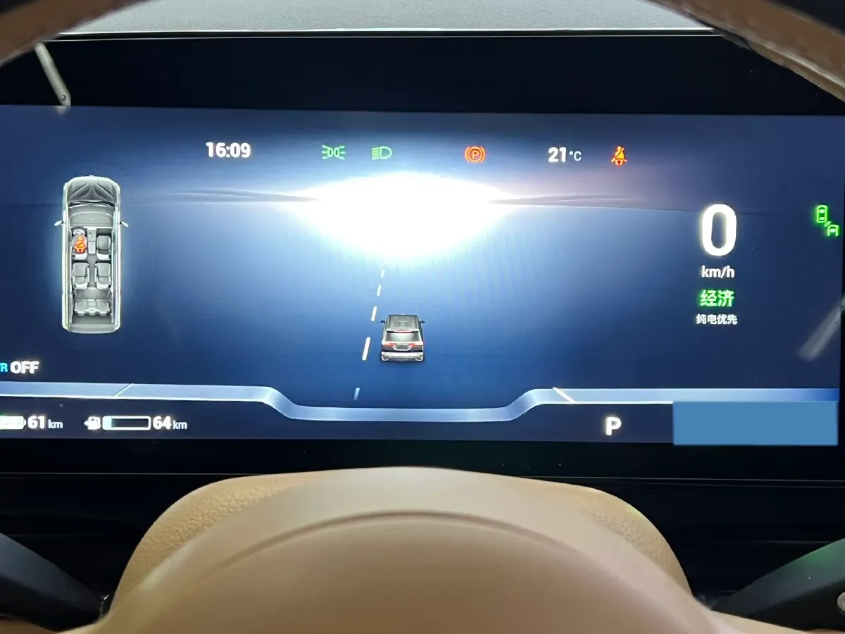 2024 Voyah Dream 1.5T 150HP L4 PHEV 43KWH,autocango,china used car exporter,china ev exporter,chinese used car exporter,chinese used ev exporter