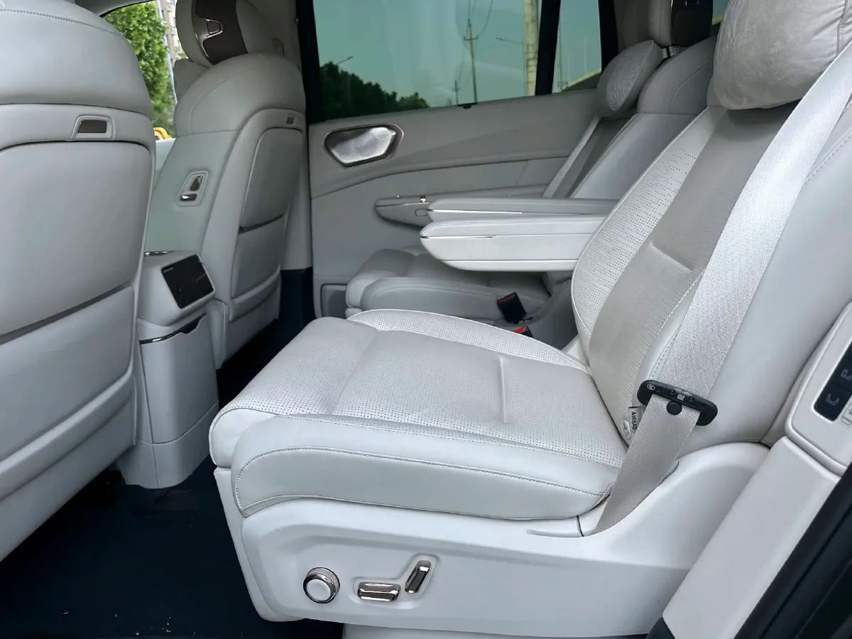 2025 LYNK&CO 900 1.5T 190HP L4 3DHT PHEV 43.3KWH,autocango,china used car exporter,china ev exporter,chinese used car exporter,chinese used ev exporter